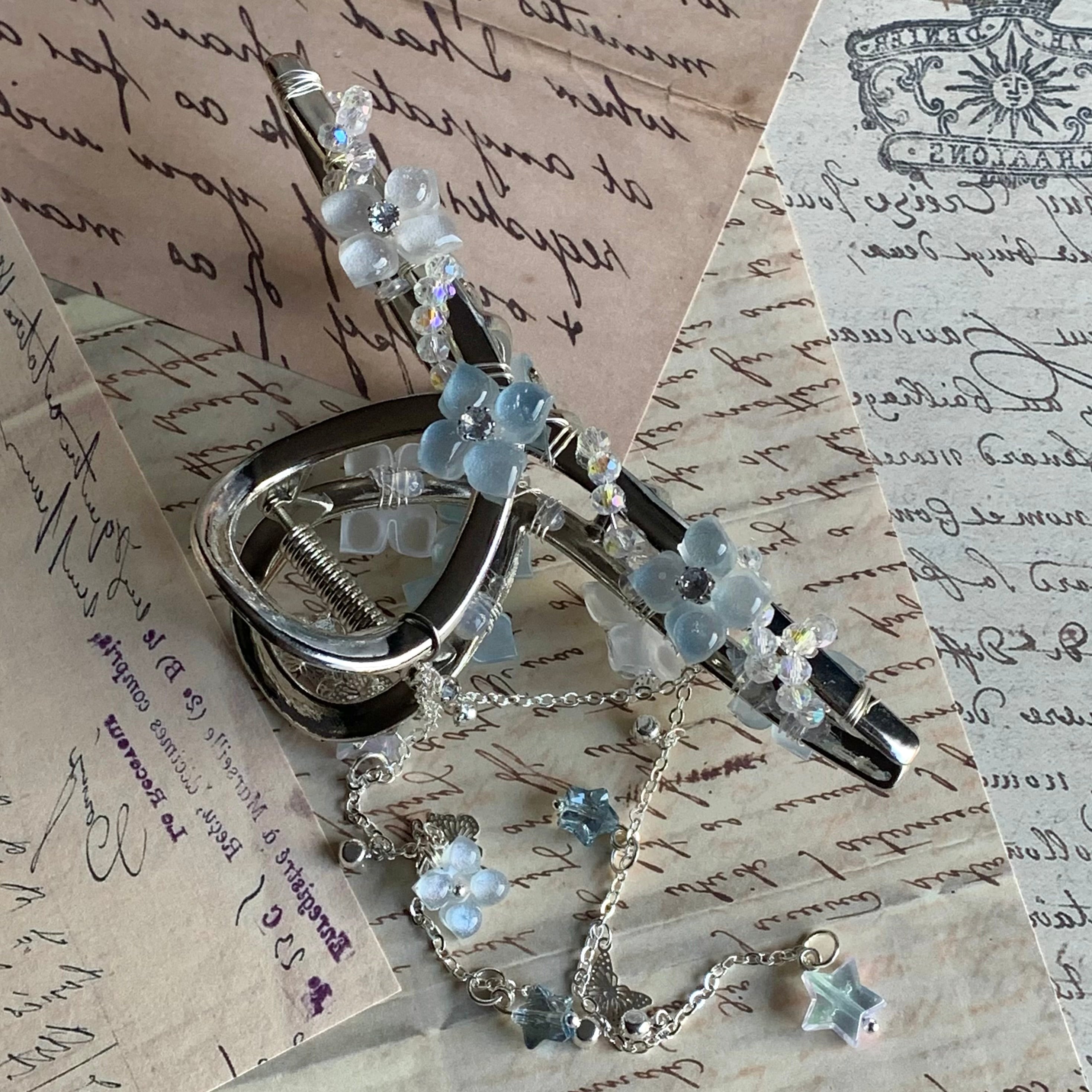 Hydrangea Bloom Double-Sided Hair Claw