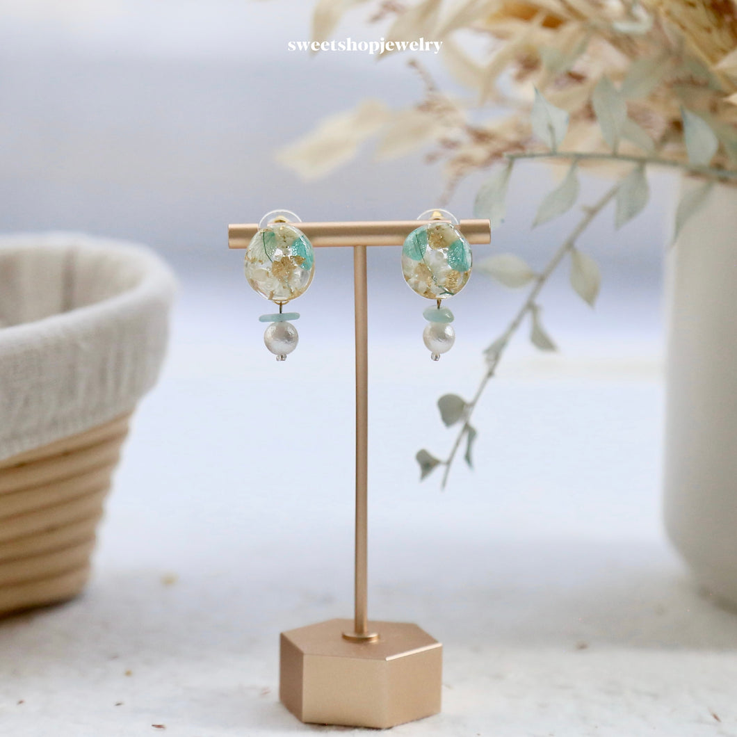 Resin Daisy Mint Earrings